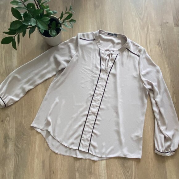 Atmosphere Slate Grey Satin-Style Cinch-Sleeve Blouse - Picture 2 of 12